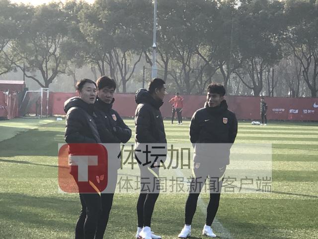 孙继海向国足报到 泰山海港球员归队加入分组开练